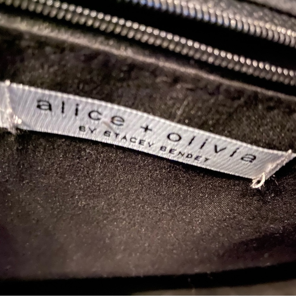 ☘️NWT Alice + Olivia Daisy canvas duffel, black Daisy floral pattern - Picture 10 of 10